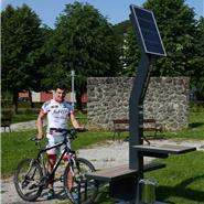 Solarna klupica-držač bicikla EASYBIKE